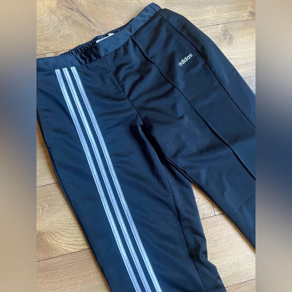 Adidas front stripe unique track pants. Stretch comfort athleisure. Pockets